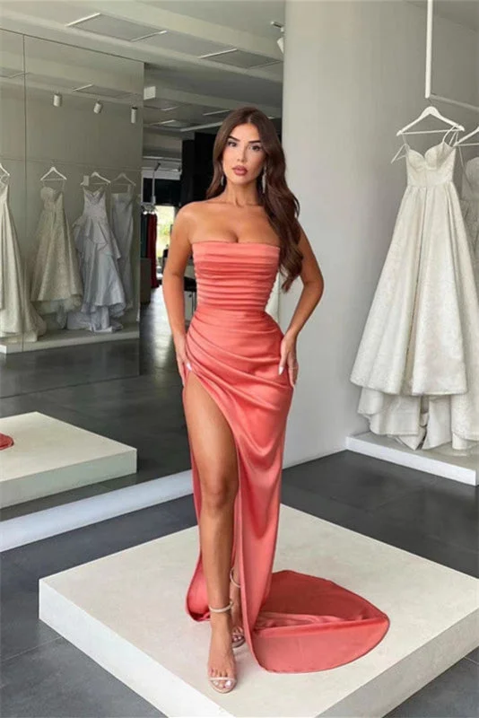 evening dress with train-Radiant Coral Mermaid Prom Gown with Stunning Strapless Design and Elegant Split Pleats