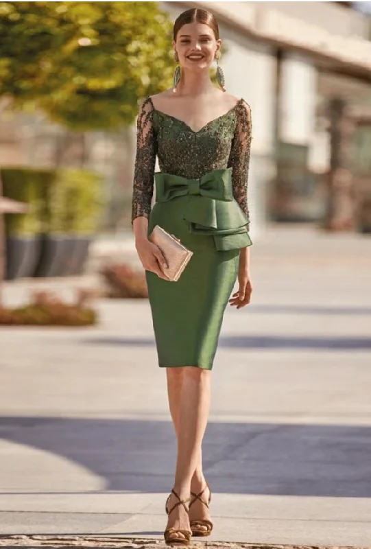 elegant long sleeve evening dress-Sheath Lace Olive Green Mother of the Bride Dresses with Sleeves